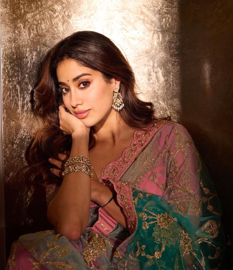 Actress Janhvi Kapoor Shares Adorable Pics With Rumoured Boyfriend7