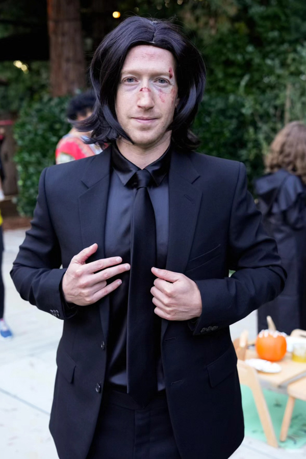 Mark Zuckerberg In Assassin's Getup For Halloween Festival, Photos Viral3