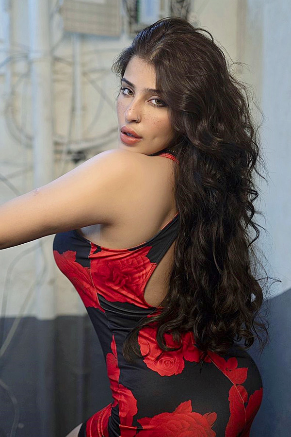 Edin Rose To Join Bigg Boss As a Wild card contestant Photos Goes Vial on Social Media22