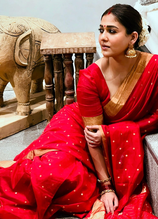 A Throwback Look At Nayantharas Red Bridal Saree13