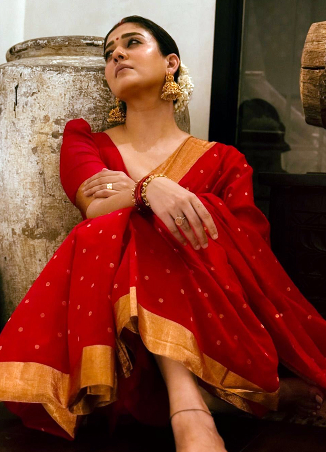 A Throwback Look At Nayantharas Red Bridal Saree14