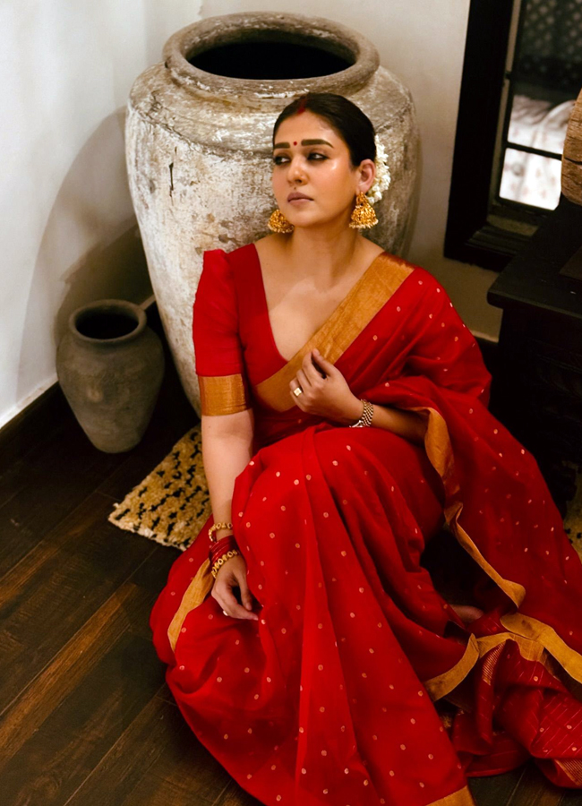 A Throwback Look At Nayantharas Red Bridal Saree15