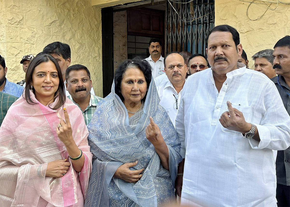 Photos Gallery Of Bollywood Celebrities Participate In Maharashtra Assembly Elections 202419