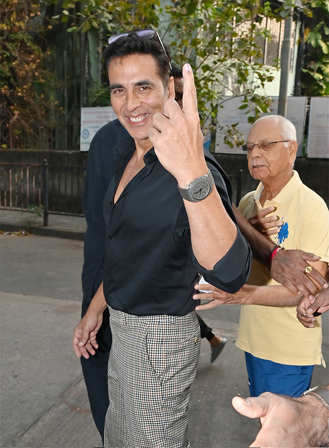 Photos Gallery Of Bollywood Celebrities Participate In Maharashtra Assembly Elections 20246