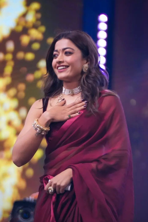 Pushpa Beauty Rashmika Mandanna Stunning Pose In Burgundy Saree11