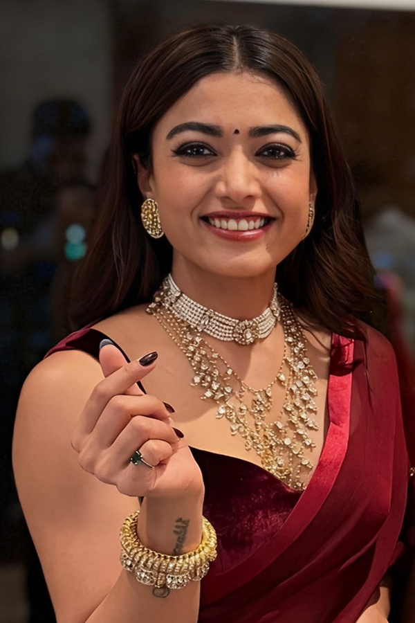 Pushpa Beauty Rashmika Mandanna Stunning Pose In Burgundy Saree15