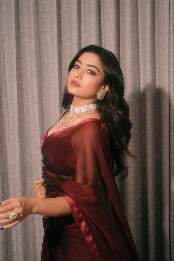 Pushpa Beauty Rashmika Mandanna Stunning Pose In Burgundy Saree5