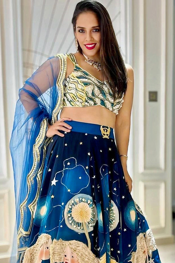 Badminton Player Saina Nehwal Looks Beautiful In Fashion Wear Photos3