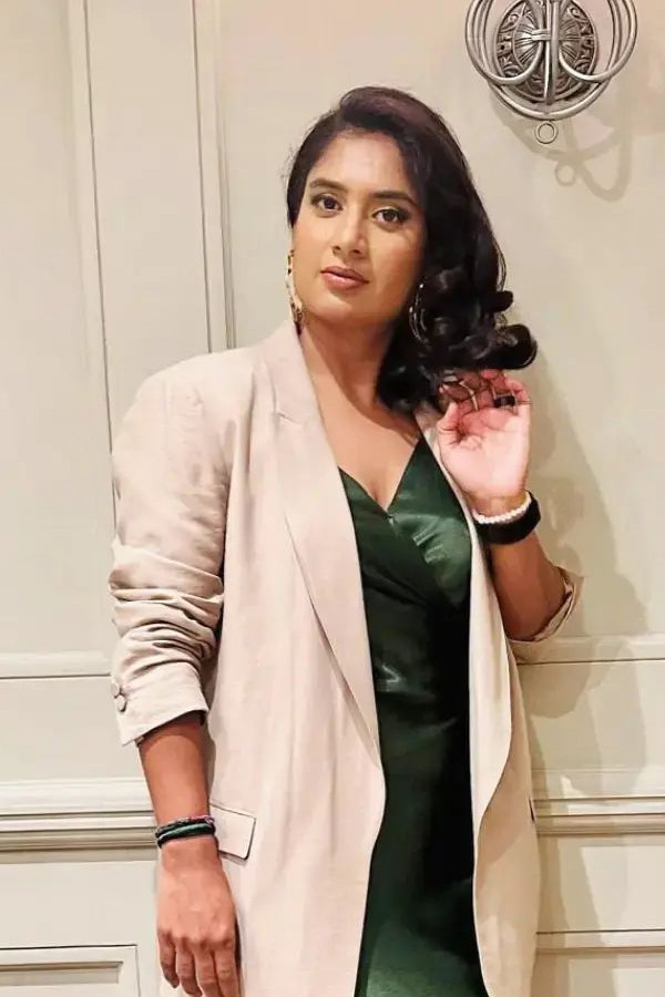 Indian Womens Cricketer Mithali Raj latest sharp and stylish looks Photos3