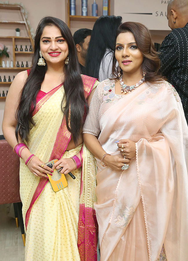 Bigg Boss Celebrities at Narsingi Marie Claire Salon Launch15