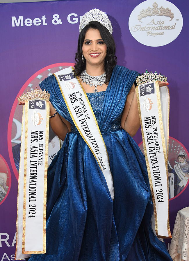 Ratna Mehera from Telangana wins Classic Mrs India11