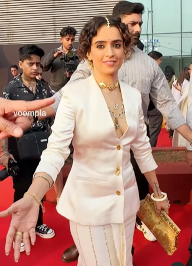 Sanya Malhotra White And Gold Kasavu Saree Skirt With A Blazer2