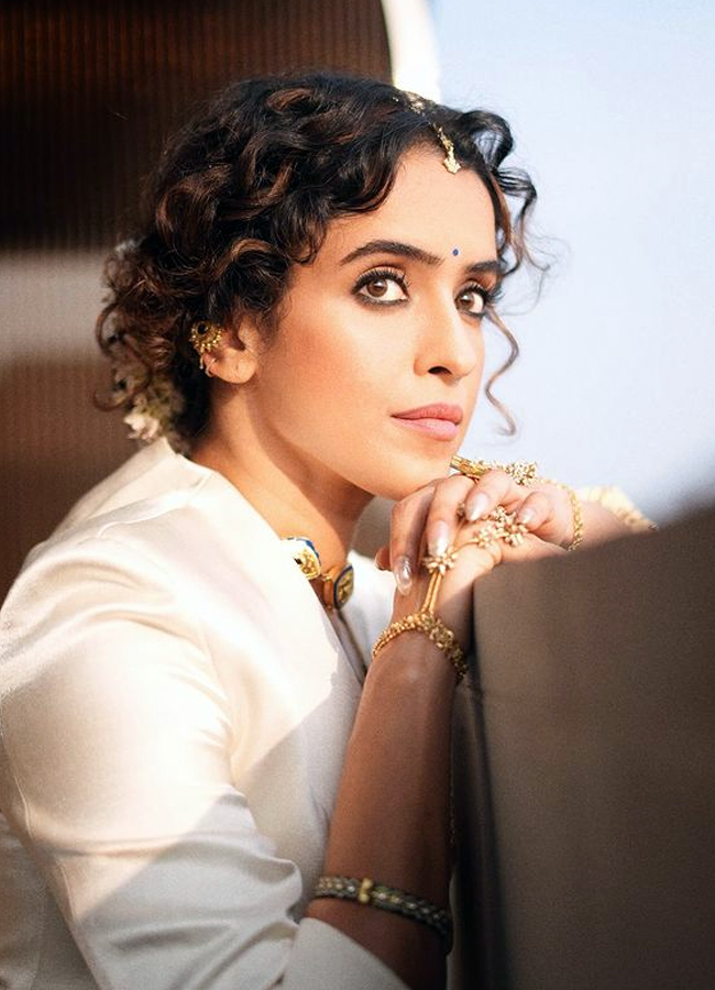 Sanya Malhotra White And Gold Kasavu Saree Skirt With A Blazer5