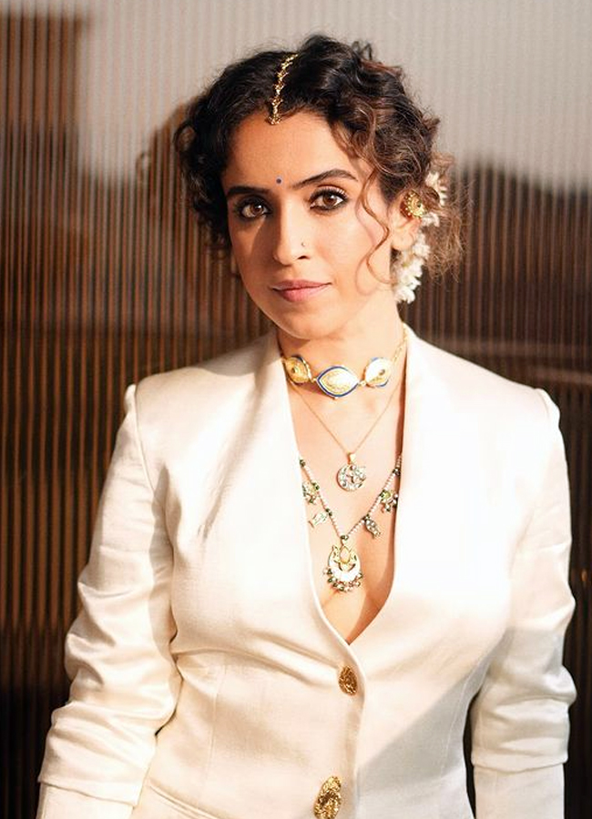 Sanya Malhotra White And Gold Kasavu Saree Skirt With A Blazer6