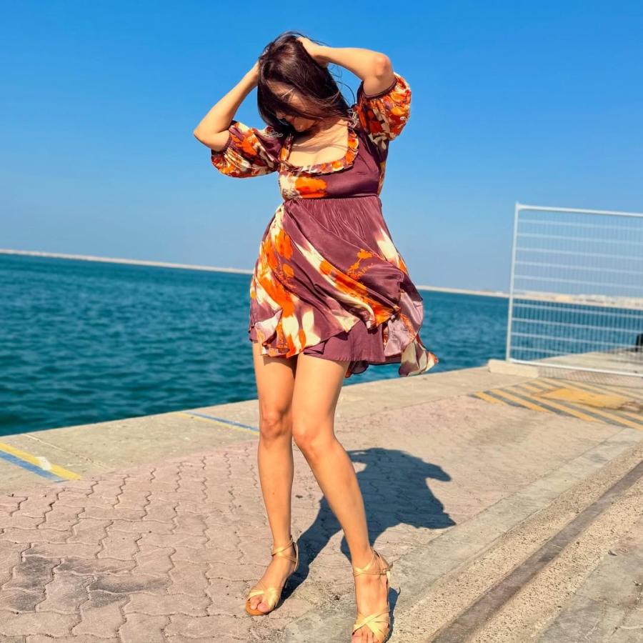 Indian Singer Neeti Mohan Enjoying At Abudabhi Beach8