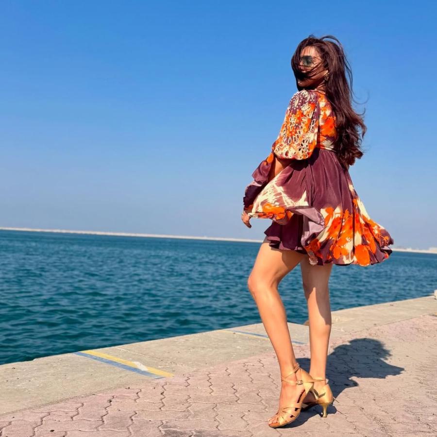 Indian Singer Neeti Mohan Enjoying At Abudabhi Beach9