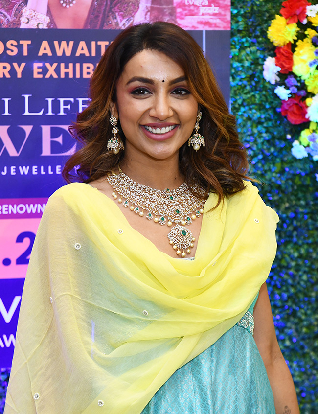 Actress Tejaswi Madivada graced the launch of Hi Life12