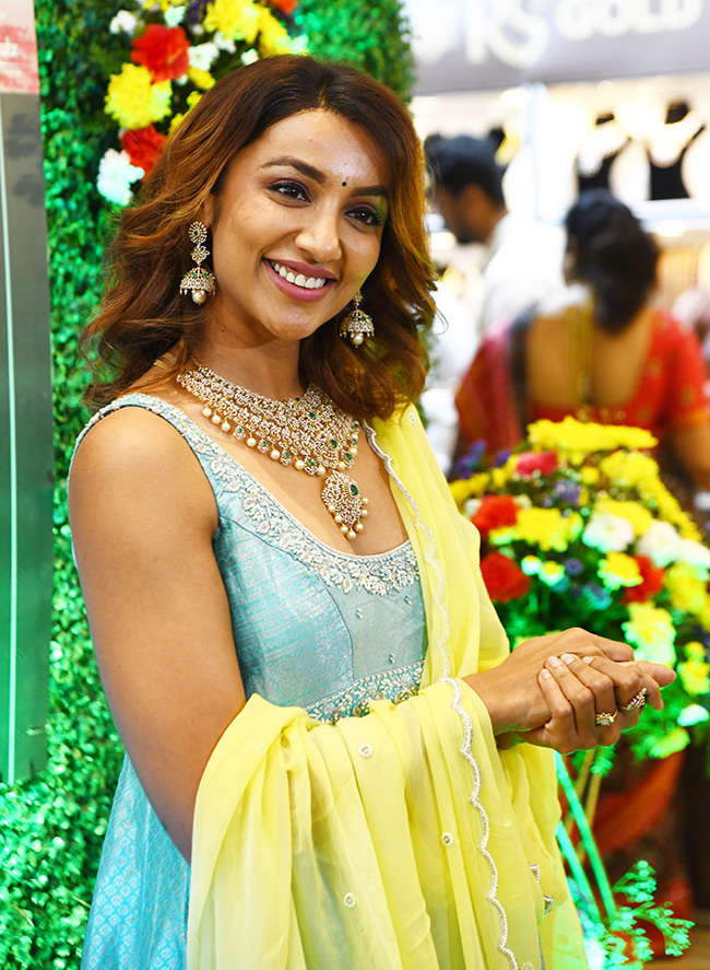 Actress Tejaswi Madivada graced the launch of Hi Life13