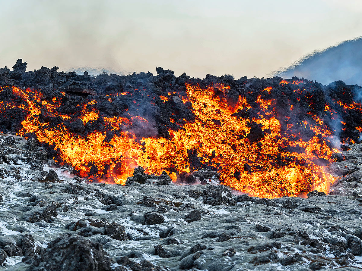 volcanic eruption that started on the Reykjanes Peninsula in Iceland10