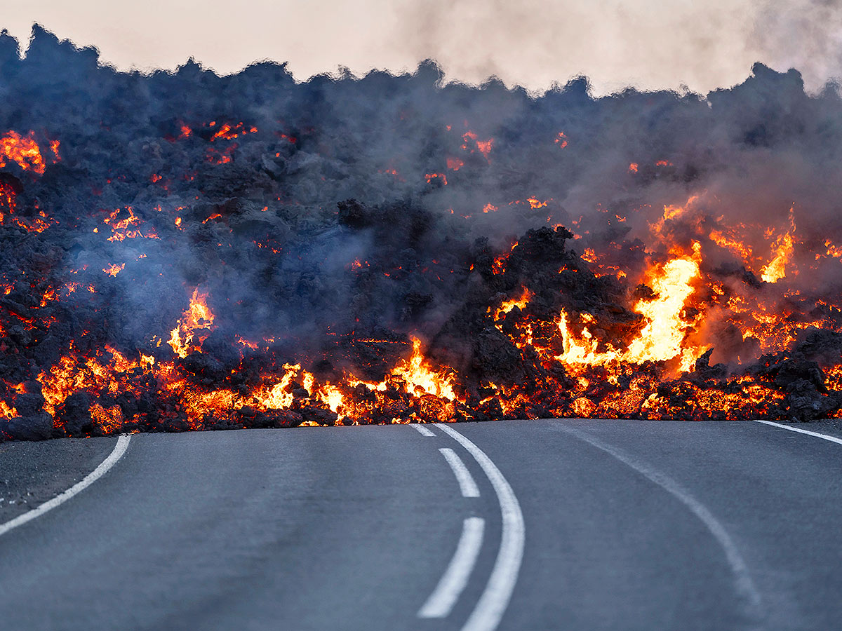 volcanic eruption that started on the Reykjanes Peninsula in Iceland15