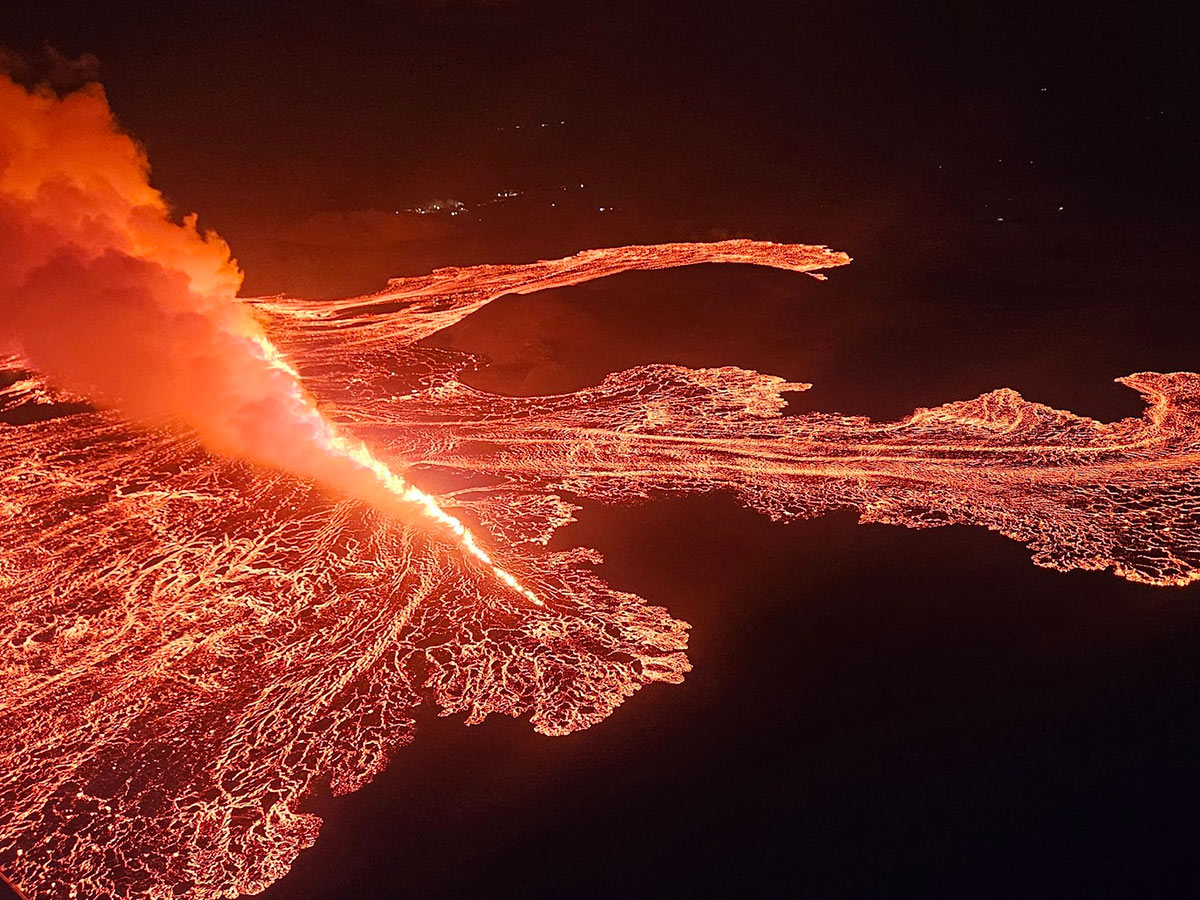 volcanic eruption that started on the Reykjanes Peninsula in Iceland24