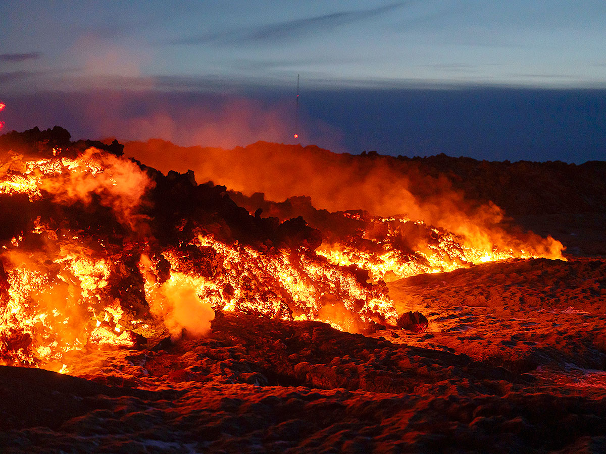 volcanic eruption that started on the Reykjanes Peninsula in Iceland8