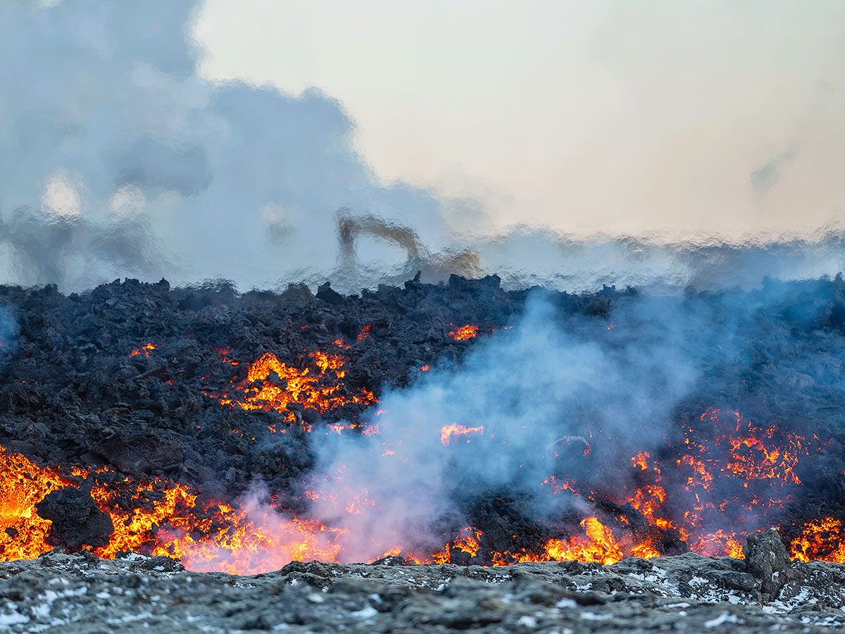 volcanic eruption that started on the Reykjanes Peninsula in Iceland9