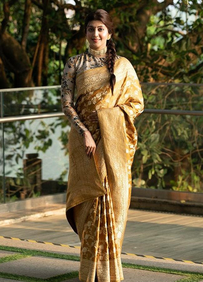 Actress Pranitha Traditional photos in Golden saree2