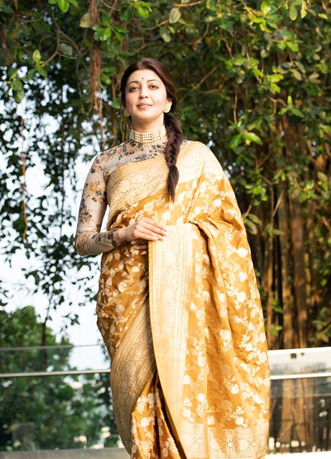 Actress Pranitha Traditional photos in Golden saree5