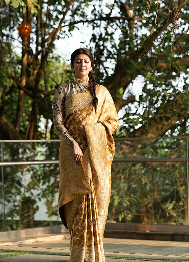 Actress Pranitha Traditional photos in Golden saree9