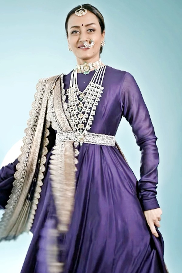  Actress Namrata Shirodkar purple outfit elegantlooks 5