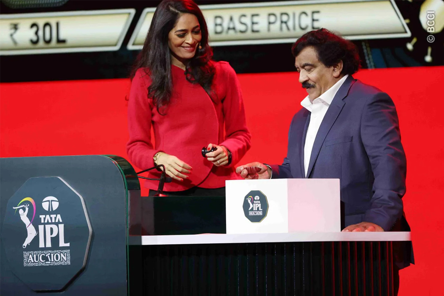 Who is Mallika Sagar, the IPLs first female auctioneer? Photos2