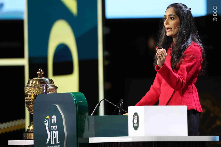 Who is Mallika Sagar, the IPLs first female auctioneer? Photos13