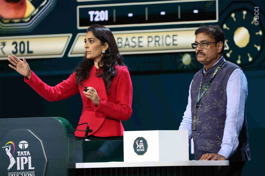 Who is Mallika Sagar, the IPLs first female auctioneer? Photos6