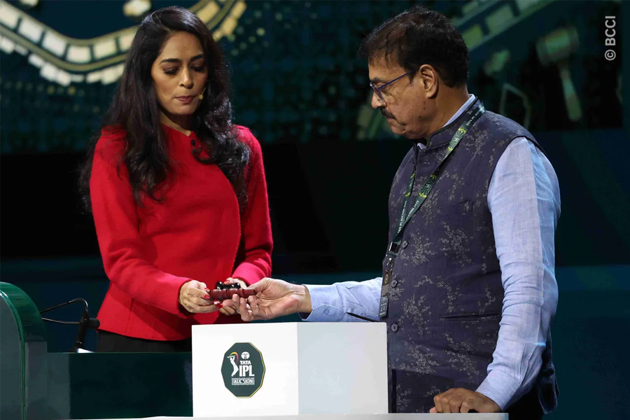 Who is Mallika Sagar, the IPLs first female auctioneer? Photos7