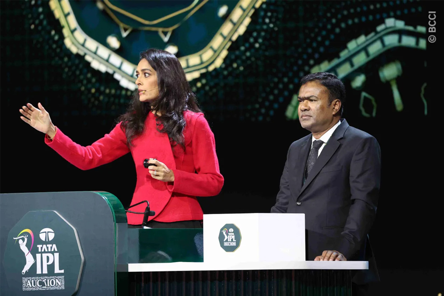 Who is Mallika Sagar, the IPLs first female auctioneer? Photos8