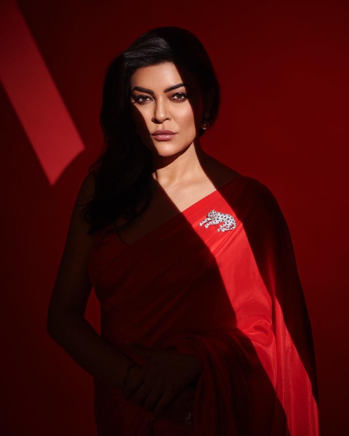 UrL:Former Miss Universe Sushmita Sens Saree Shows Iconic Miss Chandni Look12