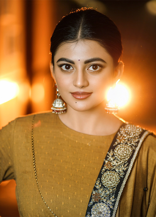 Actress Anandhi Latest Photos14