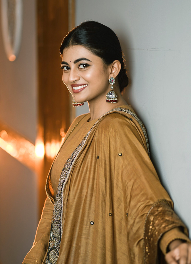 Actress Anandhi Latest Photos17