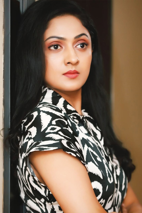 Heroine Sheela Kaur Movie Career And Lifestyle Photos12