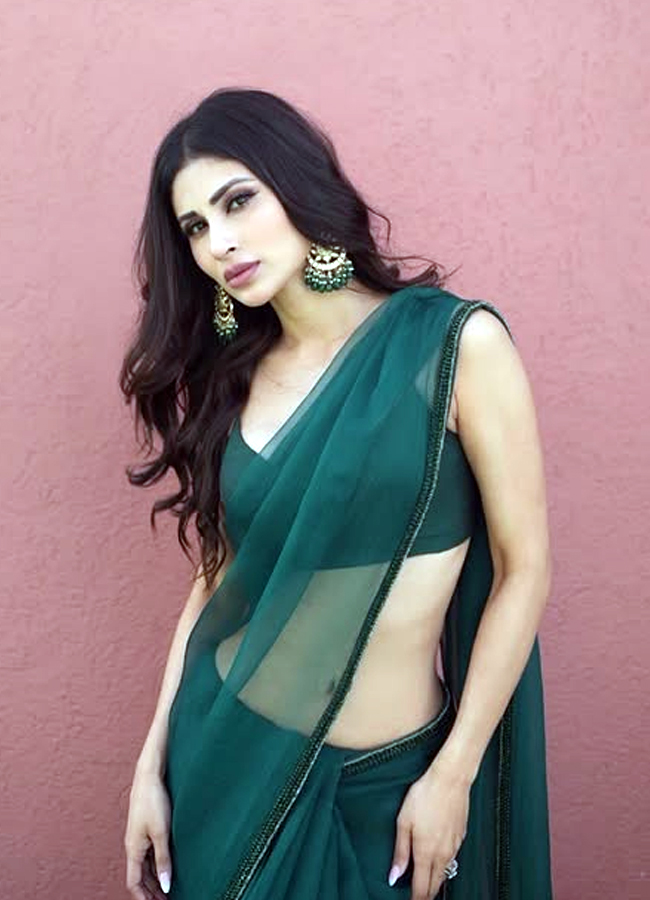  actress Mouni Roy has raised the temperature on social media16