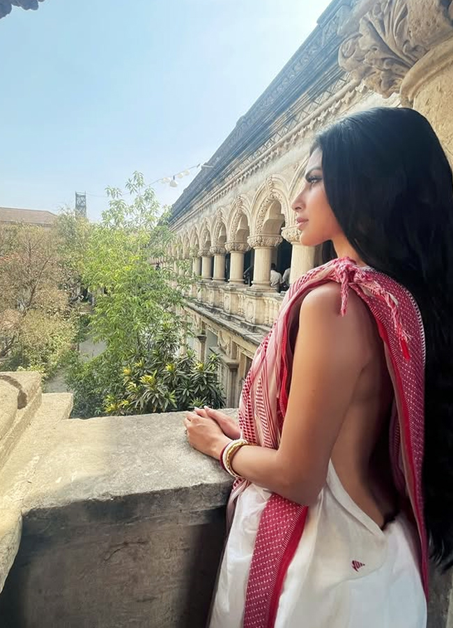  actress Mouni Roy has raised the temperature on social media20