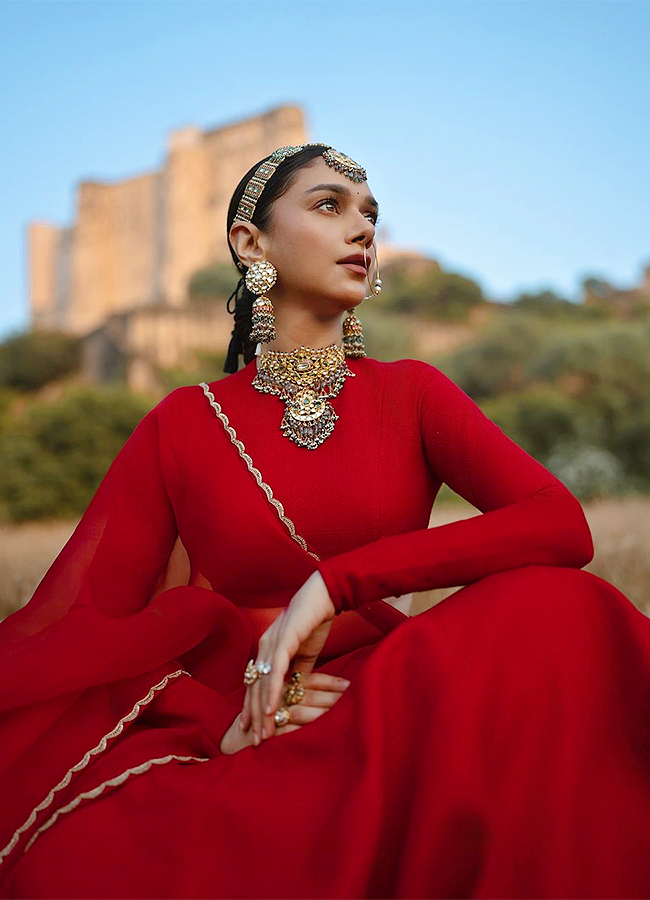 In Pics: Aditi Rao Hydari and Siddharth share pictures from their Indian wedding15