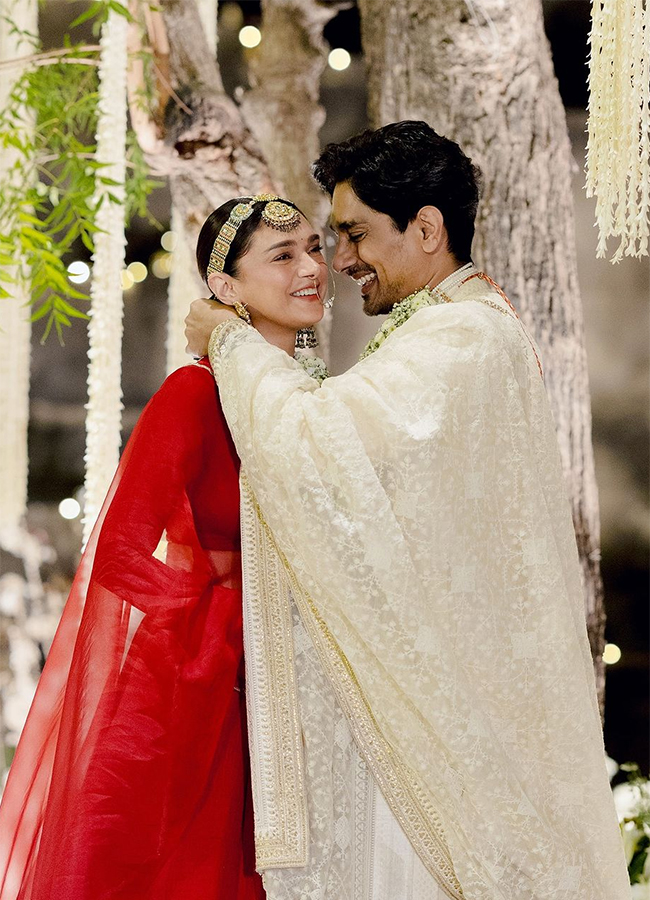 In Pics: Aditi Rao Hydari and Siddharth share pictures from their Indian wedding6