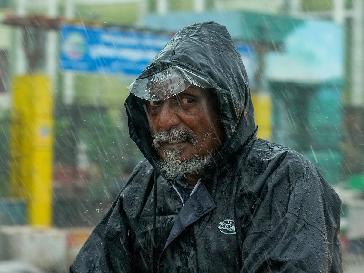 LIVE Updates : Tamil Nadu Rains Fengal Cyclone Photos3