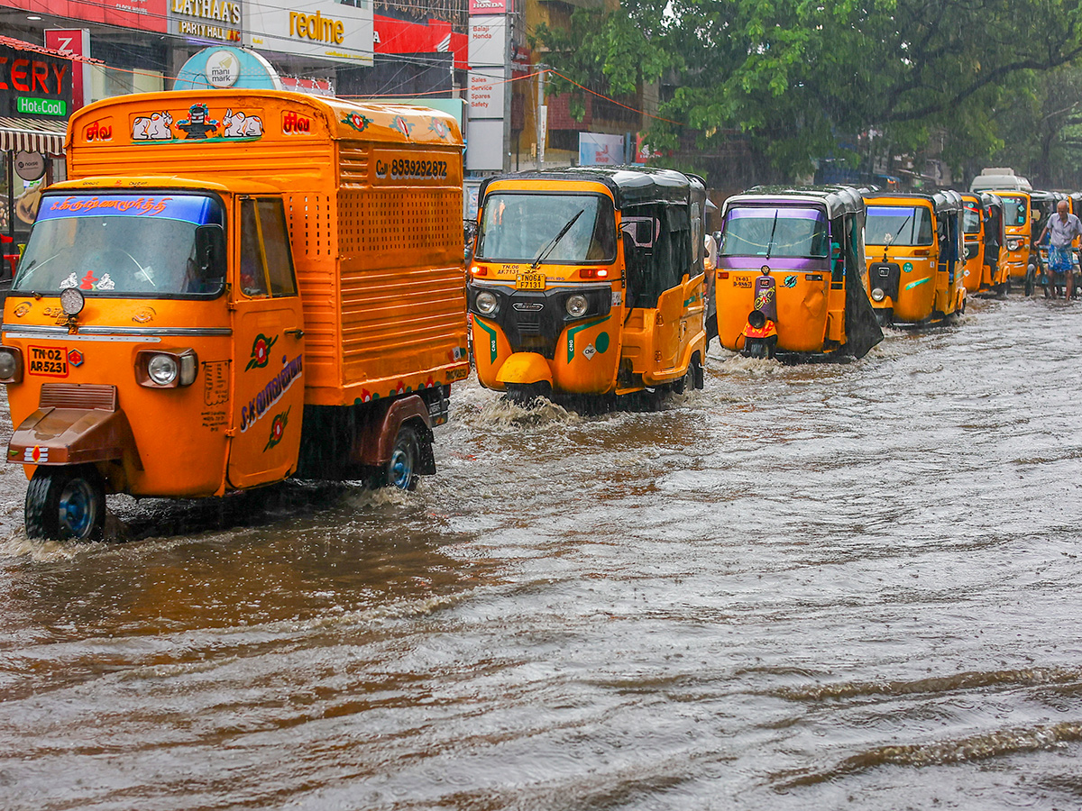 LIVE Updates : Tamil Nadu Rains Fengal Cyclone Photos4