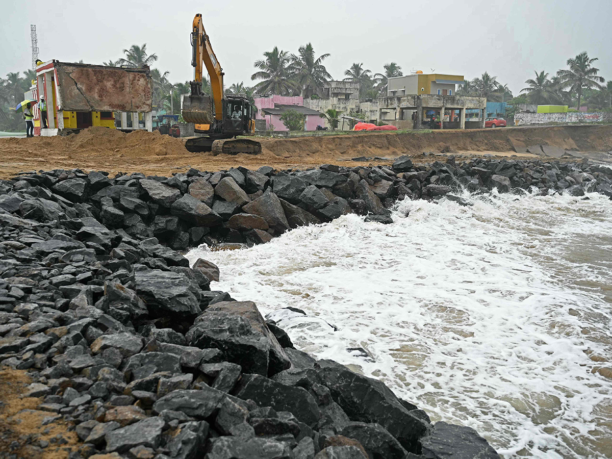 LIVE Updates : Tamil Nadu Rains Fengal Cyclone Photos6