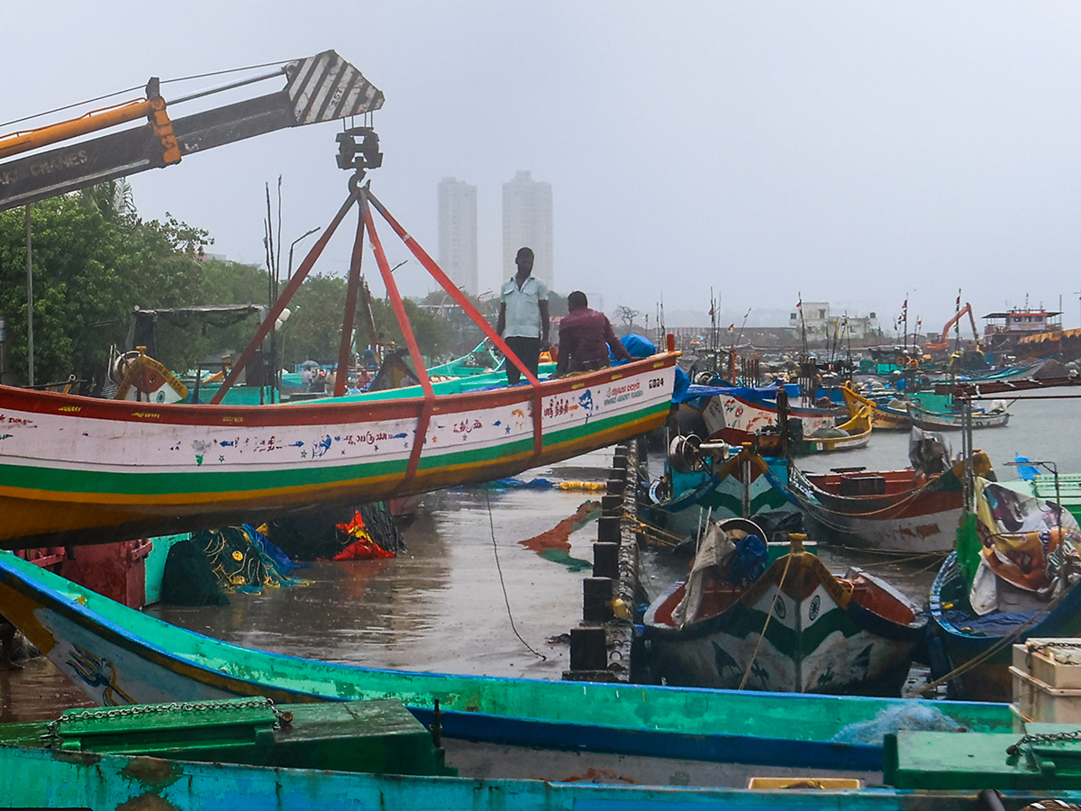 LIVE Updates : Tamil Nadu Rains Fengal Cyclone Photos9