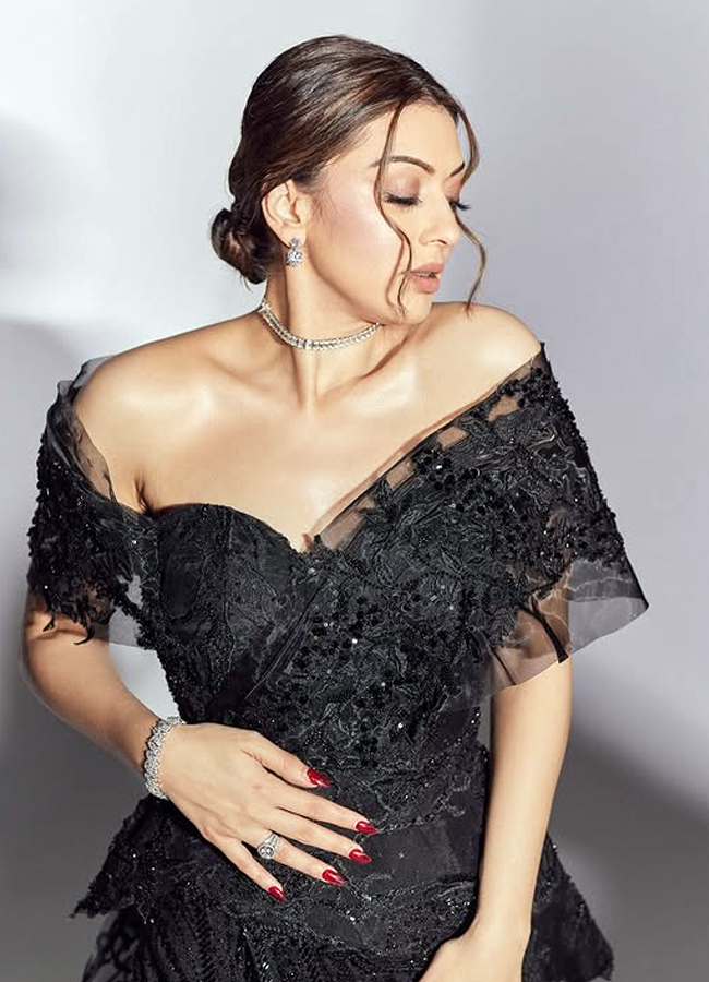 Hansika Motwani surprises fans with her black dress8