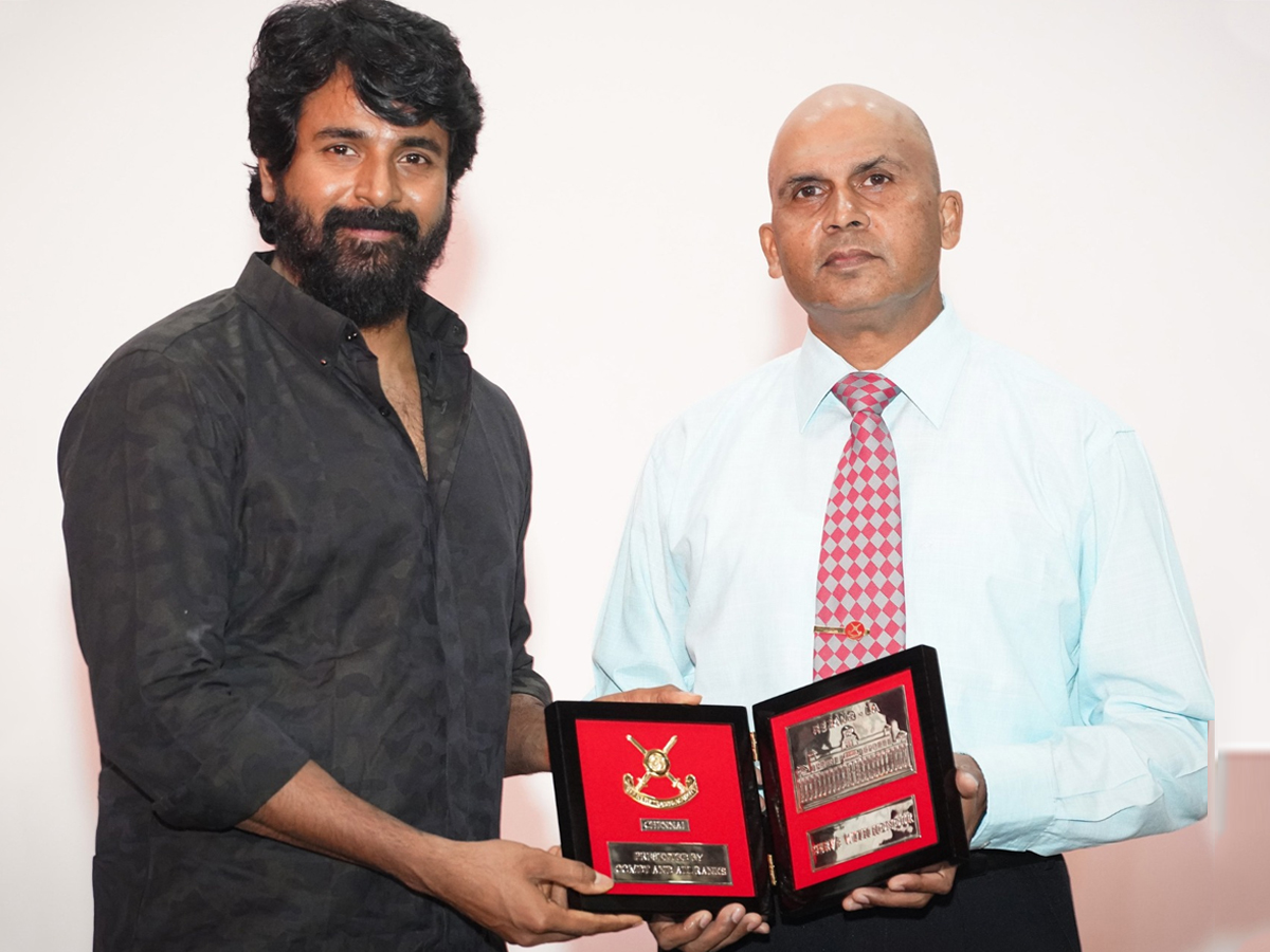 Amaran Actor Sivakarthikeyan Felicitated By Army Officials Photos Viral2